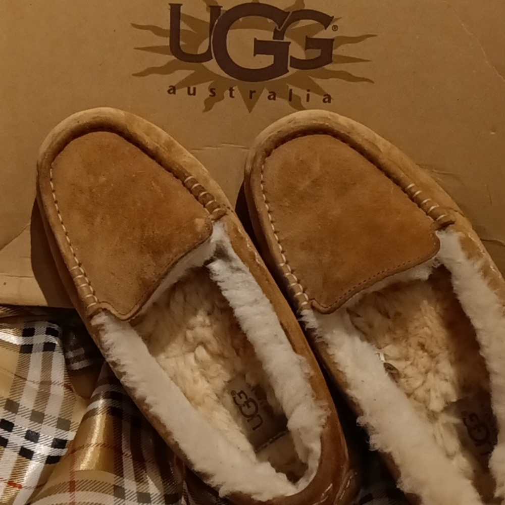 UGGS NWOT Moccasin/7/Ansley